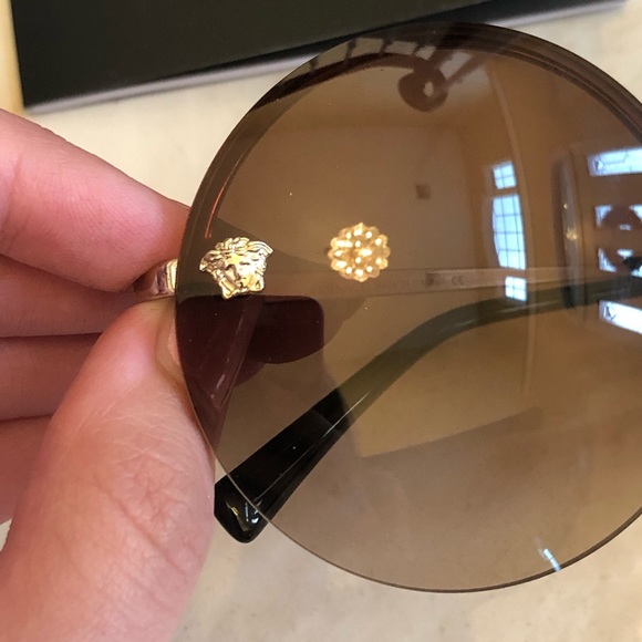 ?NEW SHOW STOPPER VERSACE SUNGLASSES ? main image 14